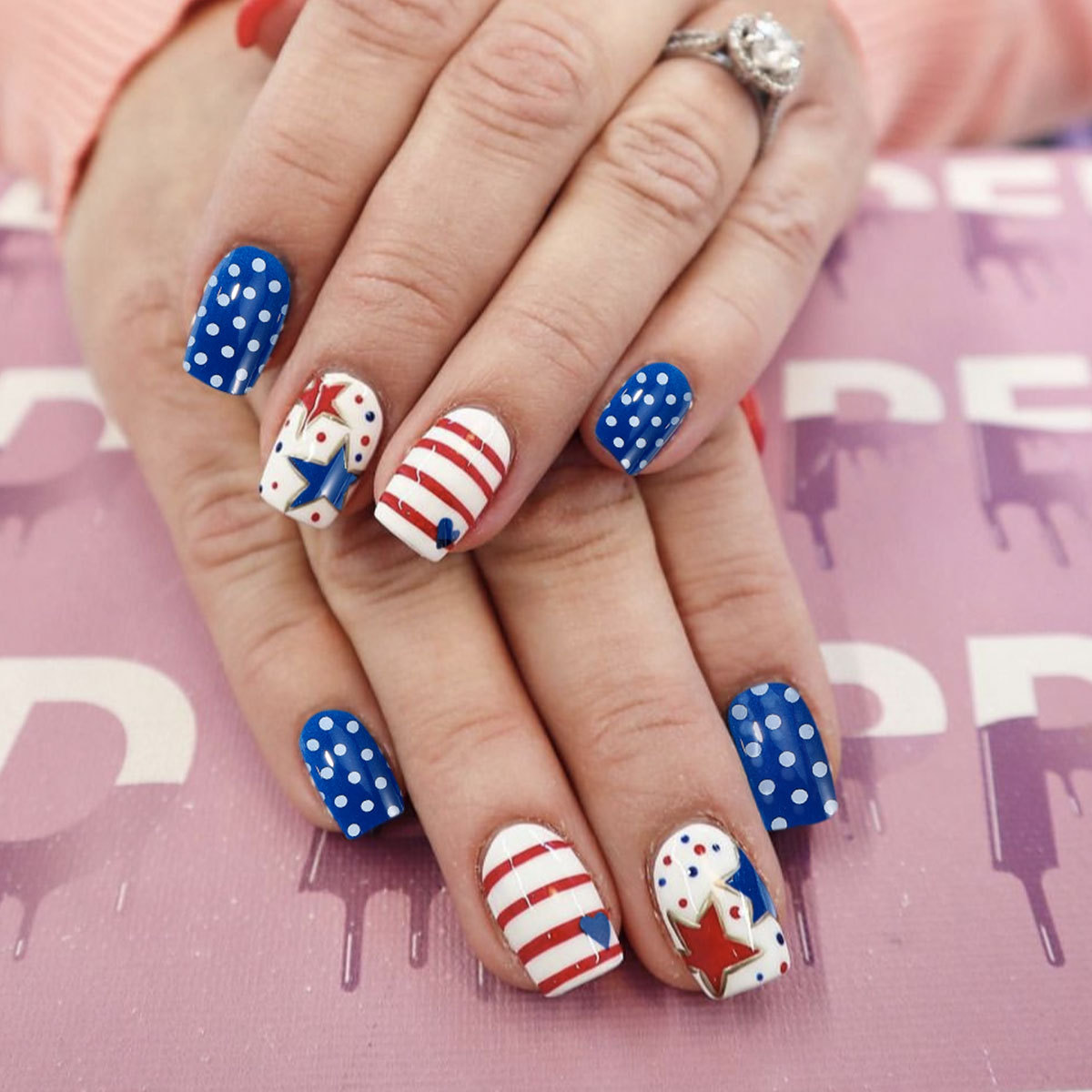 Wear square nail plates on Ind - Nail Art Red recensie en prijs
