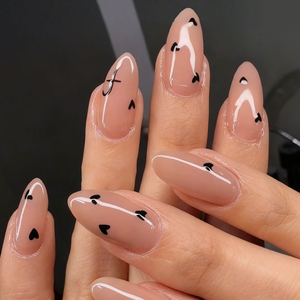 Medium almond fake nails in Be - Nail Art Red recensie en prijs